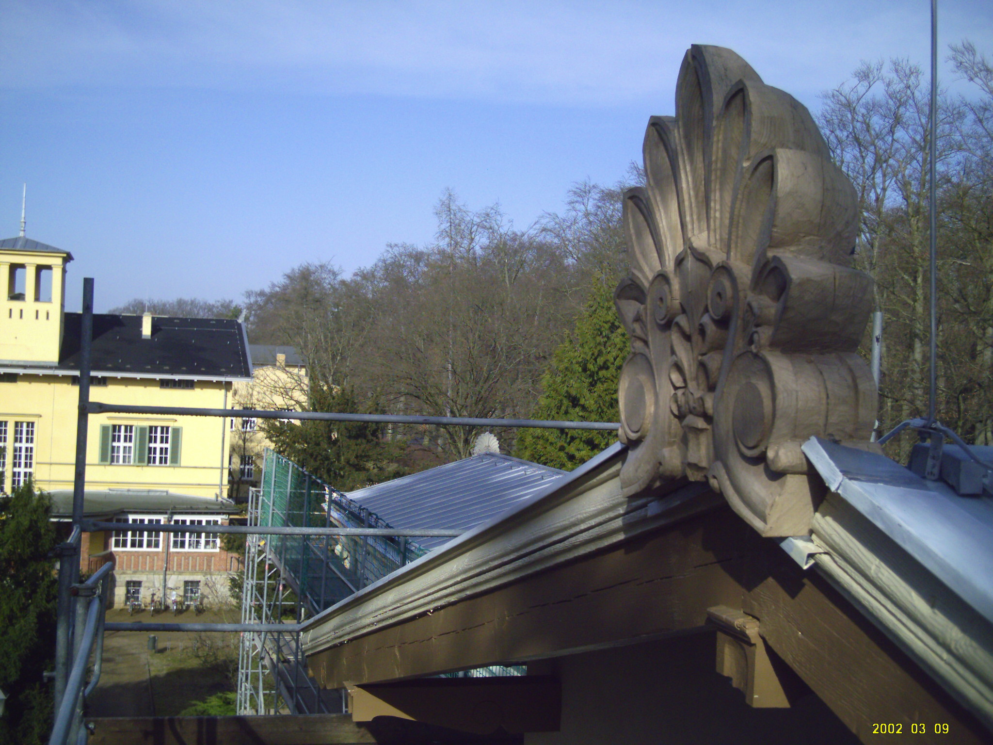 Montage auf dem Dach des Botanischen Instituts in Potsdam